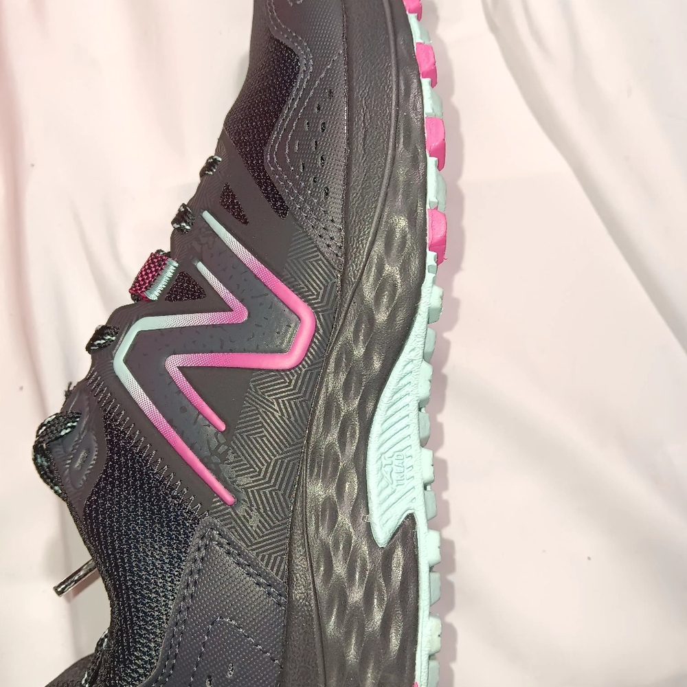 Womens new balance size 8  trail running black blue wt410lc8 - Picture 6 of 9